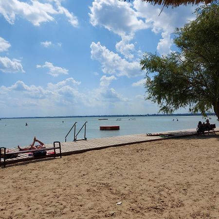 Tulipan Bungalow Camping Resort Gyenesdiás Exteriör bild
