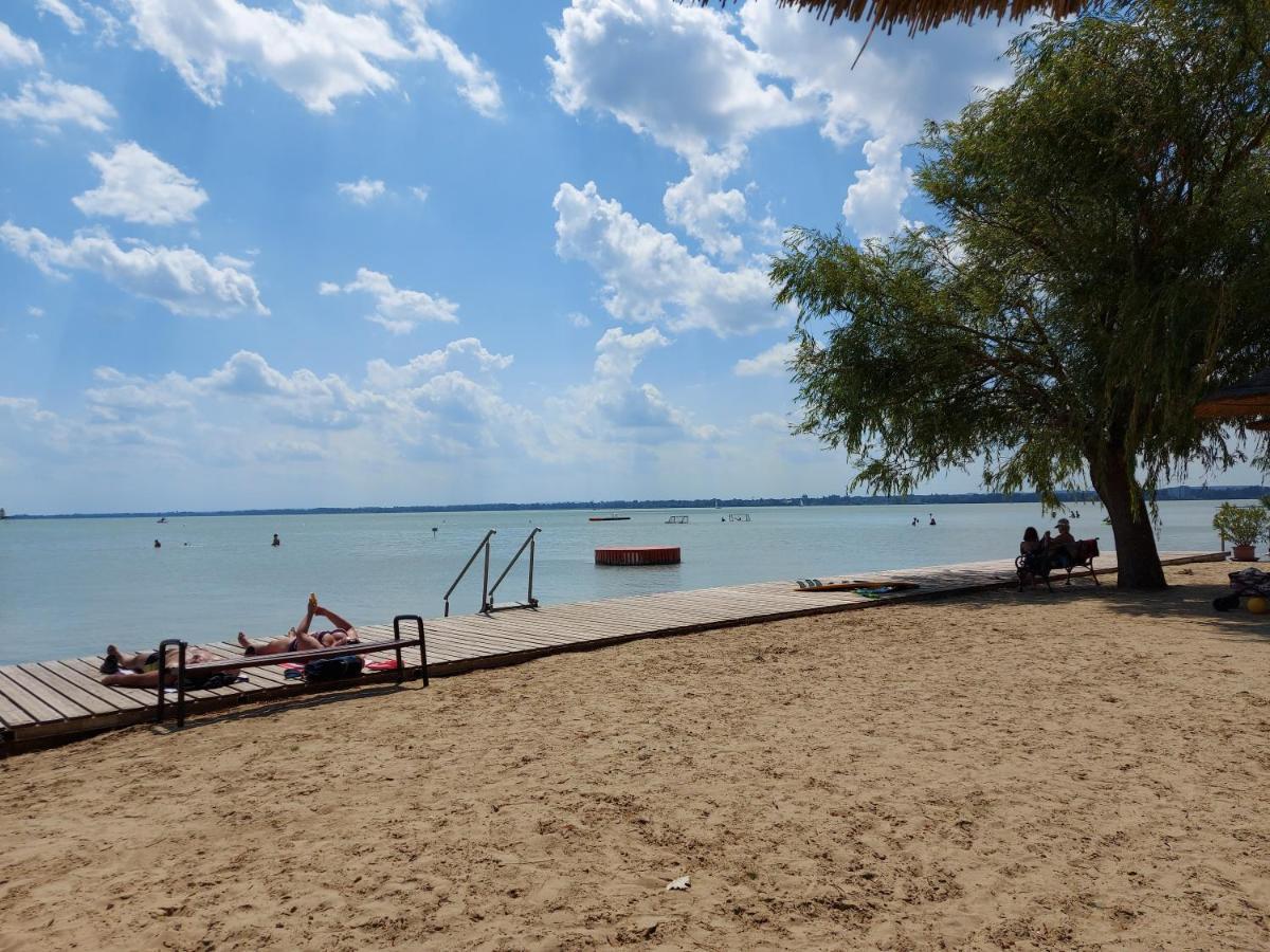 Tulipan Bungalow Camping Resort Gyenesdiás Exteriör bild