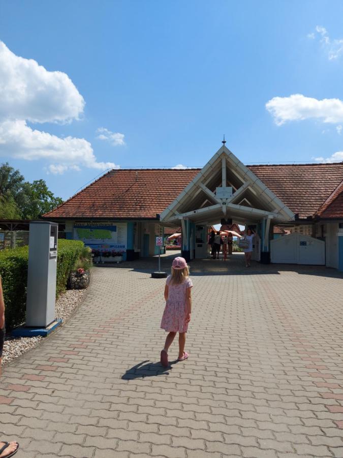Tulipan Bungalow Camping Resort Gyenesdiás Exteriör bild