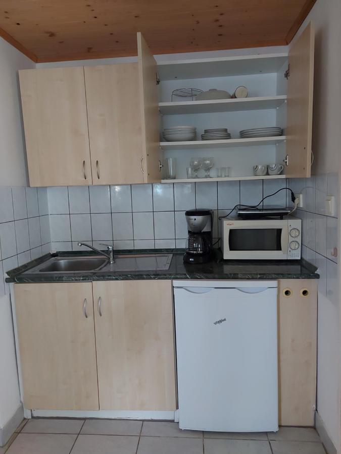 Tulipan Bungalow Camping Resort Gyenesdiás Rum bild
