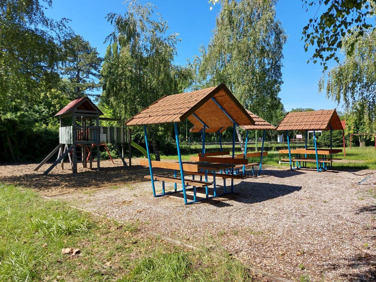 Tulipan Bungalow Camping Resort Gyenesdiás Exteriör bild
