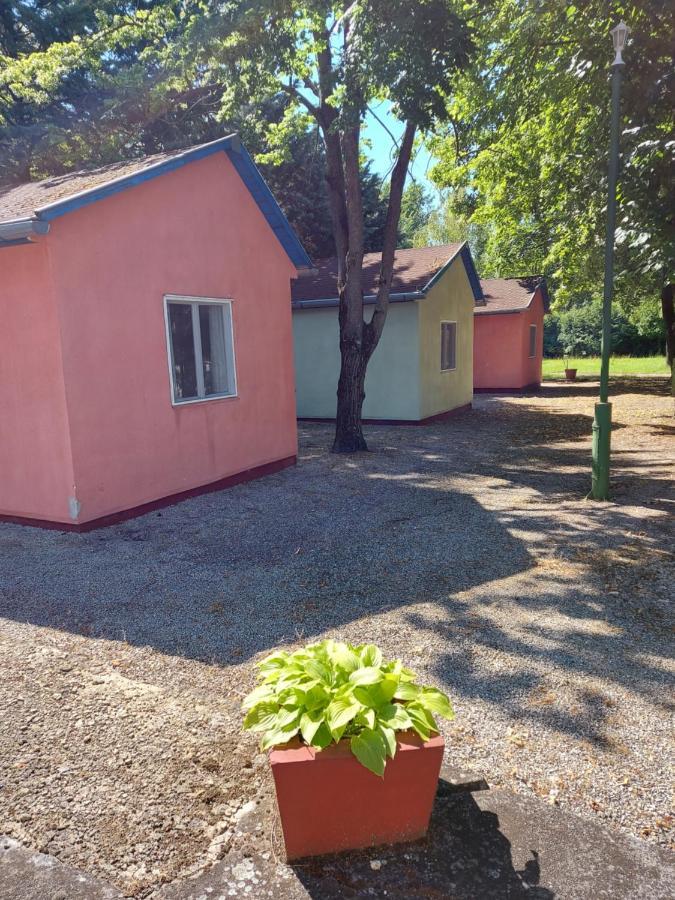Tulipan Bungalow Camping Resort Gyenesdiás Exteriör bild