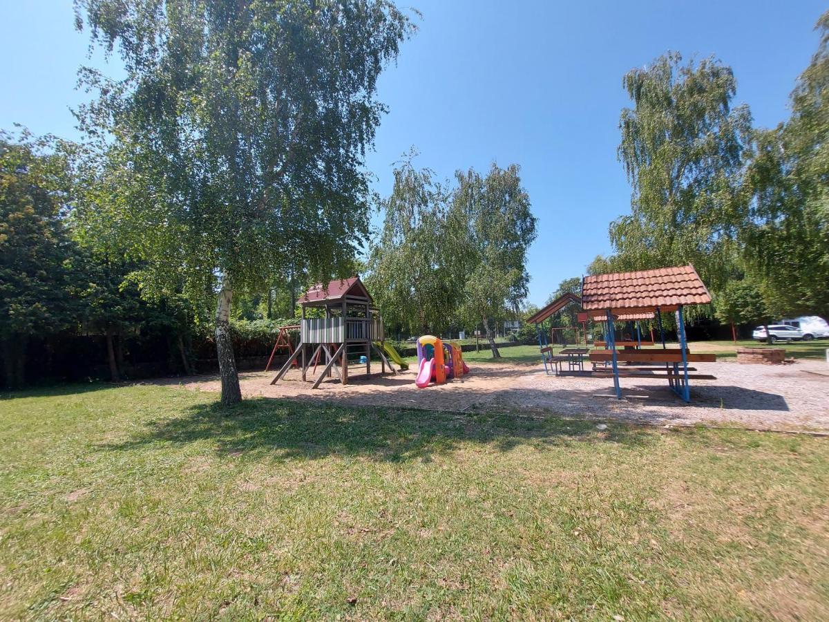Tulipan Bungalow Camping Resort Gyenesdiás Exteriör bild