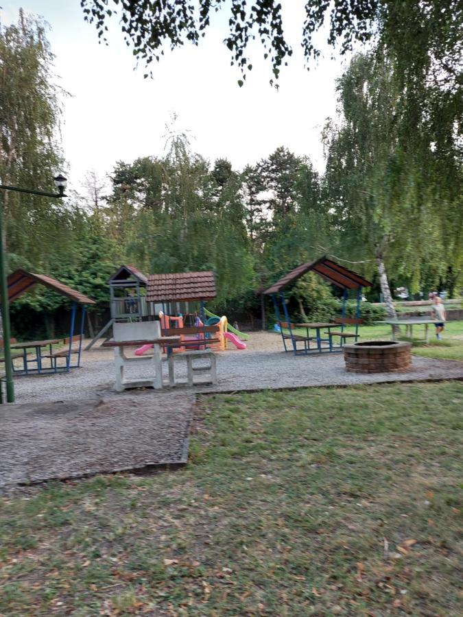Tulipan Bungalow Camping Resort Gyenesdiás Exteriör bild