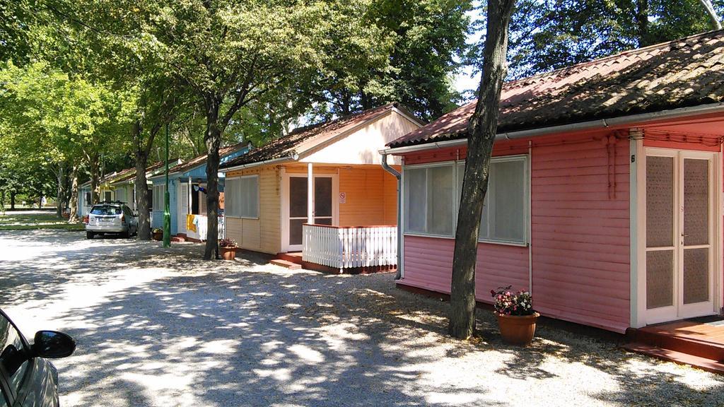 Tulipan Bungalow Camping Resort Gyenesdiás Exteriör bild