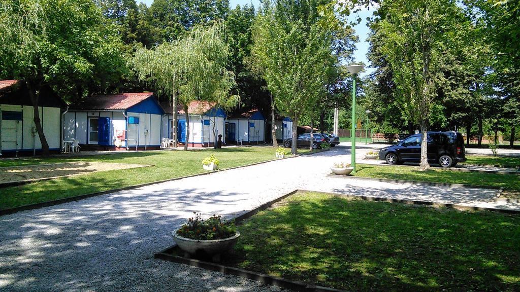 Tulipan Bungalow Camping Resort Gyenesdiás Exteriör bild