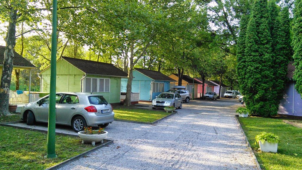 Tulipan Bungalow Camping Resort Gyenesdiás Exteriör bild