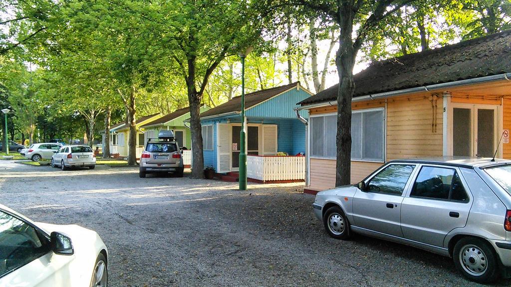 Tulipan Bungalow Camping Resort Gyenesdiás Exteriör bild