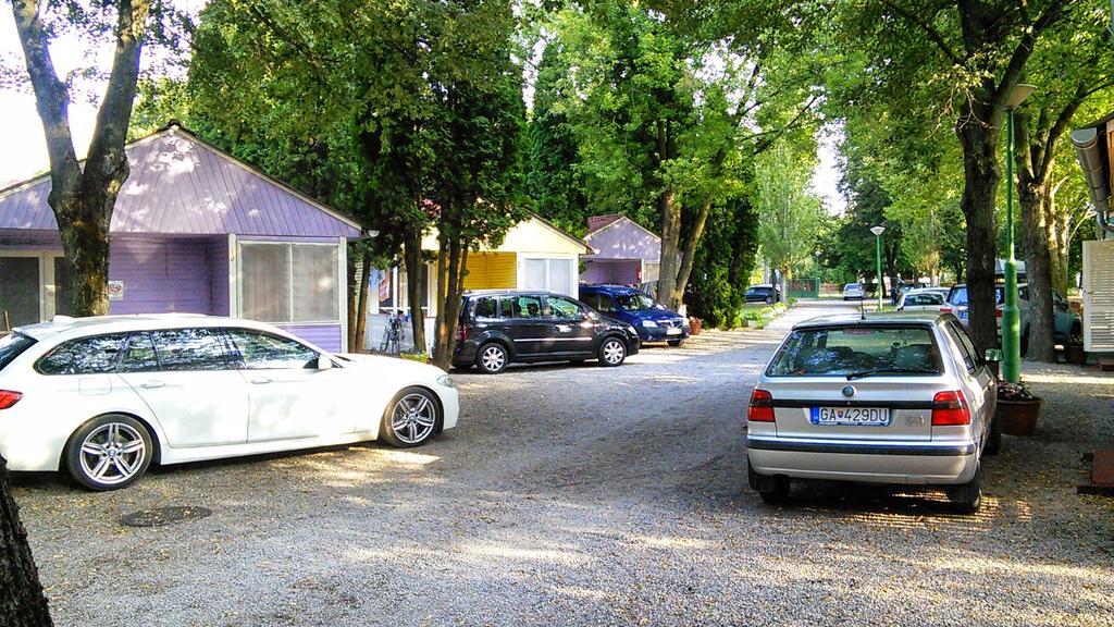 Tulipan Bungalow Camping Resort Gyenesdiás Exteriör bild